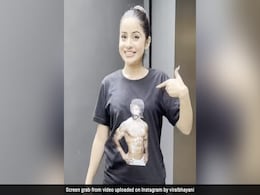 उर्फी जावेद ने अपनी ड्रेस पर बनवाई बॉलीवुड के इस मशहूर एक्टर की तस्वीर, देखकर फैंस बोले-  'दोनों ही एक जैसे' उर्फी जावेद ने अपनी ड्रेस पर बनवाई बॉलीवुड के इस मशहूर एक्टर की तस्वीर, देखकर फैंस बोले-  'दोनों ही एक जैसे'