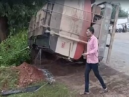 Tanker Overturns In Maharashtra's Thane, Spills 8 Tonnes Of Acid, Driver Injured Tanker Overturns In Maharashtra's Thane, Spills 8 Tonnes Of Acid, Driver Injured