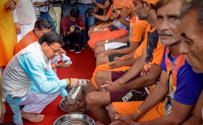 Uttarakhand Chief Minister Welcomes Kanwar Pilgrims, Washes Their Feet