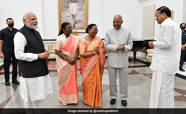 Outgoing President Kovind Hosts Dinner For President-Elect Droupadi Murmu