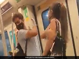 मेट्रो में बुरी तरह लड़ाई करने लगे गर्लफ्रेंड-बॉयफ्रेंड, वायरल हुआ Video, झगड़ा देख लोगों ने कर दी ये भविष्यवाणी मेट्रो में बुरी तरह लड़ाई करने लगे गर्लफ्रेंड-बॉयफ्रेंड, वायरल हुआ Video, झगड़ा देख लोगों ने कर दी ये भविष्यवाणी