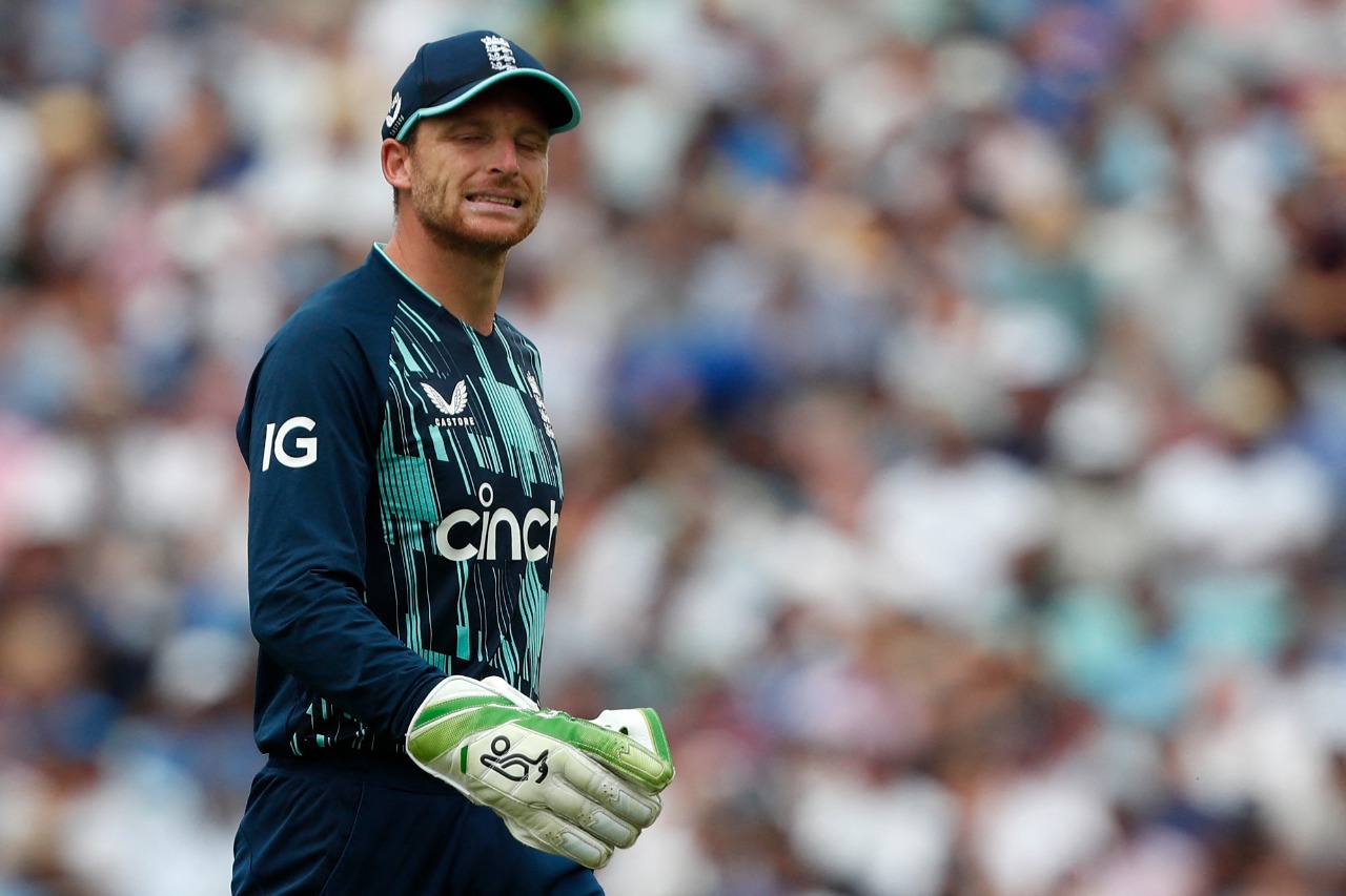 जोस बटलर से पत्रकार ने दो बार पूछा, "क्या बुमराह नबंर वन गेंदबाज है", देखिए बटलर ने क्या जवाब दिया, सब हंसने लगे