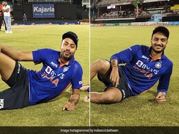 अक्षर पटेल और आवेश खान ने युजवेंद्र चहल के मीम की तरह दिया पोज, फोटो देख हंस रहे हैं लोग अक्षर पटेल और आवेश खान ने युजवेंद्र चहल के मीम की तरह दिया पोज, फोटो देख हंस रहे हैं लोग