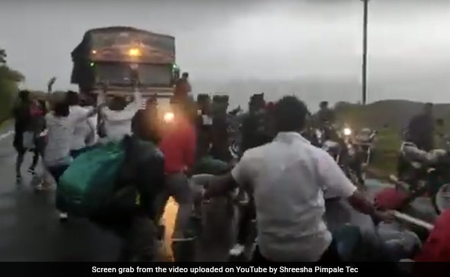 Viral Video: Bikers Perform '<i>Nagin</i>' Dance On Road While Grooving To Truck's Horn