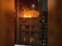 नोएडा : AC में ब्लास्ट होने से बहुमंजिली इमारत के फ्लैट में भीषण आग, सबकुछ जलकर राख नोएडा : AC में ब्लास्ट होने से बहुमंजिली इमारत के फ्लैट में भीषण आग, सबकुछ जलकर राख