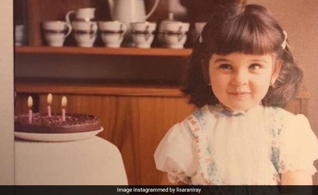 फोटो में दिख यह बच्ची एक समय में रह चुकी है टॉप एक्ट्रेस और मॉडल, फैंस पर खूब चला था इसकी सुनहरी आंखों का जादू, आपने पहचाना ?