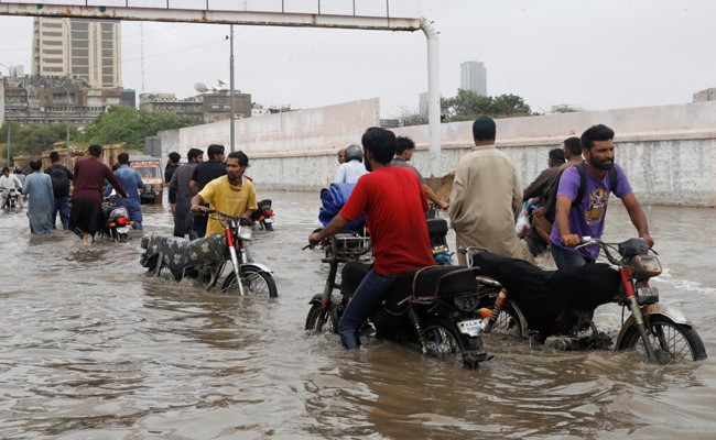 heavy rain pakistan