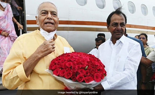 KCR Receives Opposition's Presidential Candidate Yashwant Sinha At Hyderabad Airport