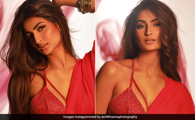 Palak Tiwari's Red <i>Saree</i> Is Sweet, Spice And Everything Nice