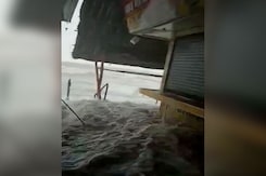 Video: Nearly 5 Meters High Tide Hits Shops At Mumbai's Juhu Beach Video: Nearly 5 Meters High Tide Hits Shops At Mumbai's Juhu Beach