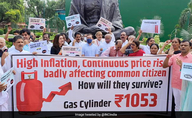 Opposition Leaders Protest Against Issue Of Rising Prices In Parliament Complex