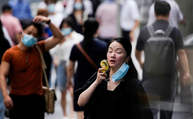 Subways Become Refuge For China Residents Amid Record Heat Wave