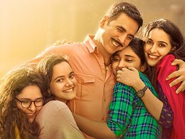 Akshay Kumar Feasting On Misal Pav With Crew Is Giving Us Mid-Week Motivation