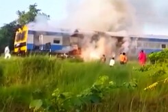 Train Engine Catches Fire In Bihar's Motihari, Passengers Safely Evacuated Train Engine Catches Fire In Bihar's Motihari, Passengers Safely Evacuated