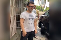 आमिर खान डबिंग स्टूडियो के बाहर आए नजर, दिखा कैजुअल लुक  आमिर खान डबिंग स्टूडियो के बाहर आए नजर, दिखा कैजुअल लुक