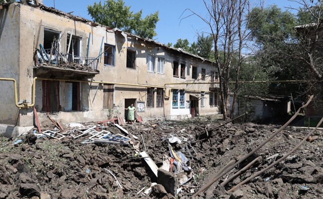 Russia Shelling Kills 6 In Ukraine's Eastern Donbas Town