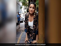 कैमरे के सामने टूटी हील्स से परेशान होकर शहनाज गिल ने किया कुछ ऐसा, फैंस बोलीं- 'हमारे साथ भी अक्सर ऐसा होता है' कैमरे के सामने टूटी हील्स से परेशान होकर शहनाज गिल ने किया कुछ ऐसा, फैंस बोलीं- 'हमारे साथ भी अक्सर ऐसा होता है'