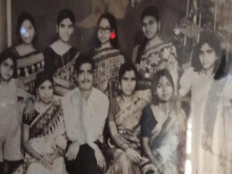 राष्ट्रपति बनने से पहले द्रौपदी मुर्मू की एक पुरानी तस्वीर हो रही है वायरल राष्ट्रपति बनने से पहले द्रौपदी मुर्मू की एक पुरानी तस्वीर हो रही है वायरल