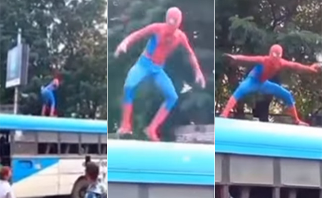 'स्पाइडरमैन' ने बस की छत पर किया धमाकेदार डांस, Video हो रहा वायरल