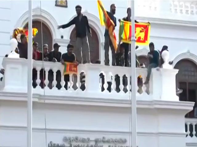 Sri Lankan Protesters Take Over Prime Minister's Office