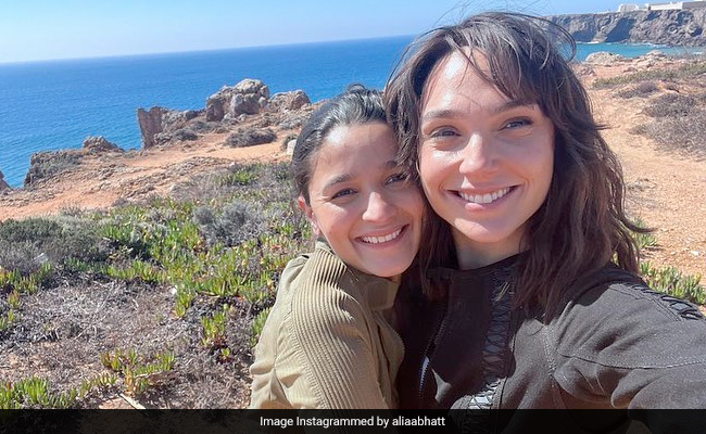 <i>Heart Of Stone</i>: Gal Gadot Gives A Shout Out To Alia Bhatt. Bonus - Their Adorable Selfie