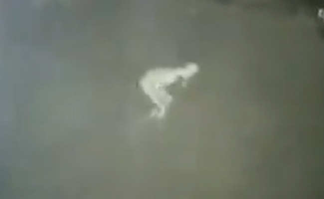 धरती पर आ चुके हैं एलियन, सीसीटीवी में कैद हुआ एलियन का चलते हुए वीडियो, जिसे देख डर जाएंगे