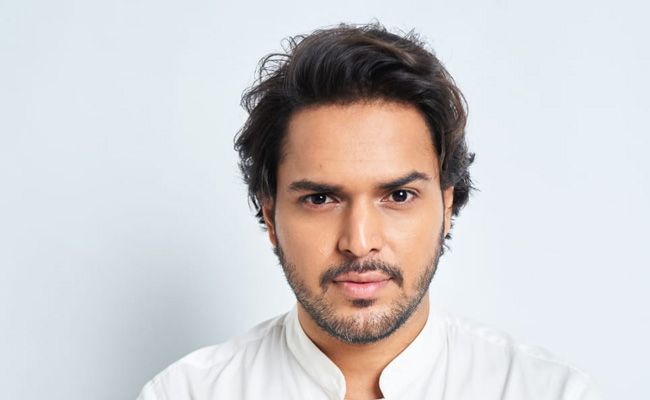 डिजिटल पढ़ाई के जरिए दुनिया को जीत रहे हैं समर्थ बजाज, लोगों के लिए प्रेरणा हैं