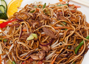 How To Make Restaurant-Style Chicken Stir Fried Noodles How To Make Restaurant-Style Chicken Stir Fried Noodles