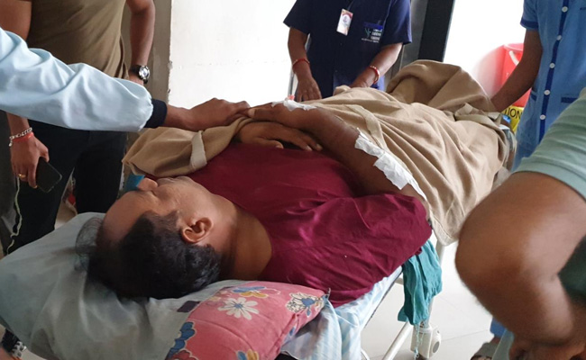 मंदसौर में लूट के आरोपी बदमाशों के हमले से कोतवाली के टीआई घायल मंदसौर में लूट के आरोपी बदमाशों के हमले से कोतवाली के टीआई घायल