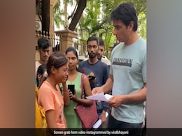 कोरोना महामारी से निपटने के लिए एक बार फिर सोनू सूद ने कसी कमर, जरूरतमंद लोगों से कहा- याद रखना, नंबर वही है कोरोना महामारी से निपटने के लिए एक बार फिर सोनू सूद ने कसी कमर, जरूरतमंद लोगों से कहा- याद रखना, नंबर वही है