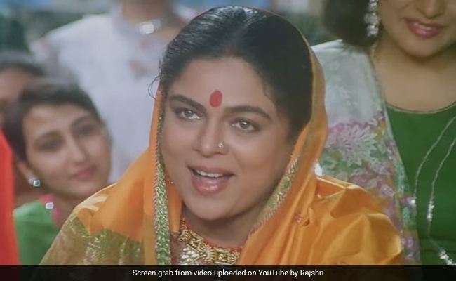 रीमा लागू की बेटी की लेटेस्ट तस्वीर देख फैन्स ने जमकर की तारीफ बोले- वाह सादगी हो तो ऐसी...  रीमा लागू की बेटी की लेटेस्ट तस्वीर देख फैन्स ने जमकर की तारीफ बोले- वाह सादगी हो तो ऐसी...