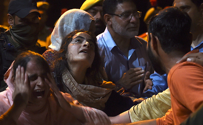 At Cop's Srinagar Funeral, "Terrorist Associate" Tag For Son Haunts Family