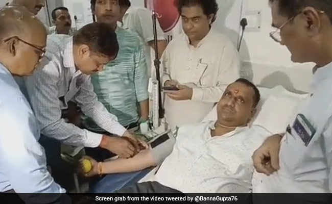 Jharkhand Health Minister Donates Blood To Patient During Hospital Visit