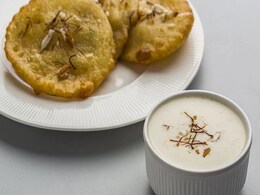 Holi 2023: होली पर बनाएं ये 5 स्पेशल व्यंजन, दोस्तों और परिवार वालों के साथ करें फुल एंजव्याए Holi 2023: होली पर बनाएं ये 5 स्पेशल व्यंजन, दोस्तों और परिवार वालों के साथ करें फुल एंजव्याए