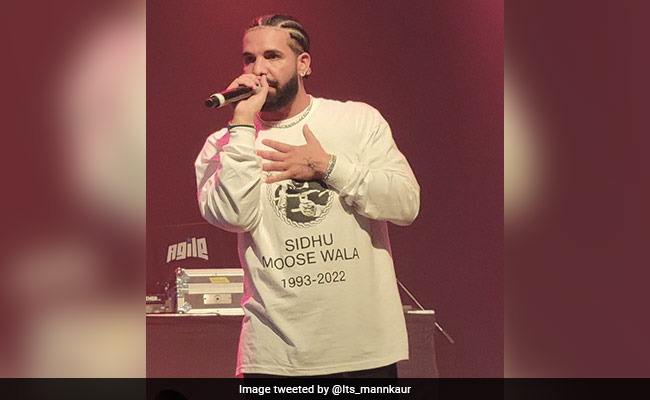 Viral Video Shows Rapper Drake Wearing Sidhu Moose Wala Remembrance T-Shirt At Concert