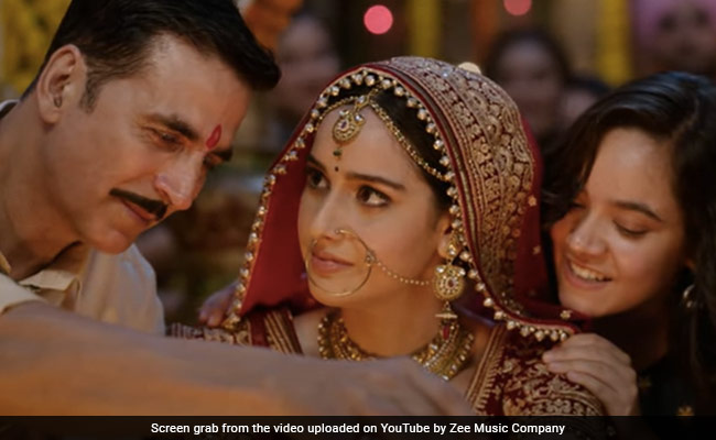 <i>Raksha Bandhan</i> Song <i>Dhaagon Se Baandhaa</i>: A Glimpse of Akshay Kumar's Brotherly Love For Sadia Khateeb