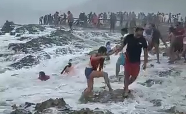 On Camera, Indian Man, 2 Children Swept Away On Oman Beach