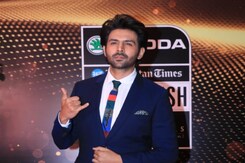 When Kartik Aaryan Did The <i>Bhool Bhulaiyaa 2</i> Pose When Kartik Aaryan Did The <i>Bhool Bhulaiyaa 2</i> Pose
