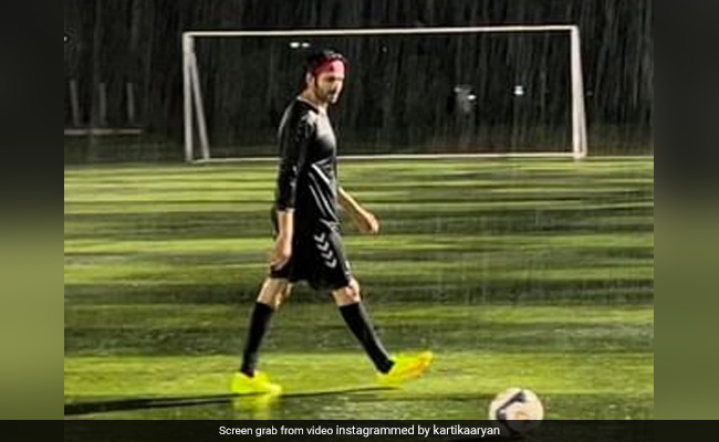 Kartik Aaryan's TGIF Mood Is About Mumbai Rain And Football