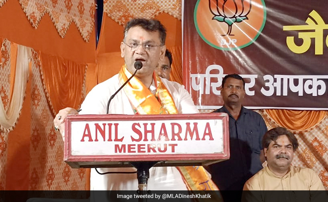 सीएम योगी से मिलने के बाद राज्यमंत्री खटीक के बदले सुर, बोले-सरकार में पहले जैसे काम करता रहूंगा सीएम योगी से मिलने के बाद राज्यमंत्री खटीक के बदले सुर, बोले-सरकार में पहले जैसे काम करता रहूंगा