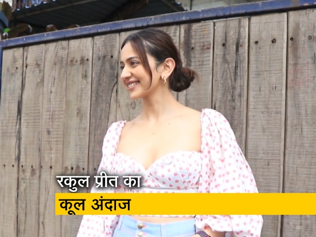 अभिनेत्री रकुल प्रीत स्पॉट हुईं मुंबई में