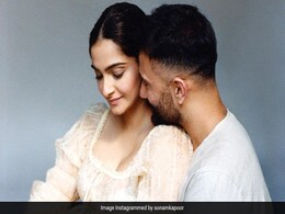 17 जुलाई को होगी सोनम कपूर की गोद भराई, जोरों-शोरों से चल रही तैयारियां, Video हुआ वायरल 17 जुलाई को होगी सोनम कपूर की गोद भराई, जोरों-शोरों से चल रही तैयारियां, Video हुआ वायरल
