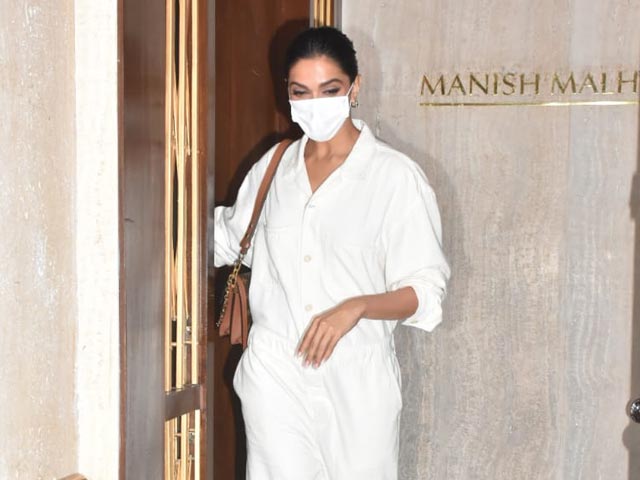 Is There Any Look Deepika Padukone Can't Make Fabulous?