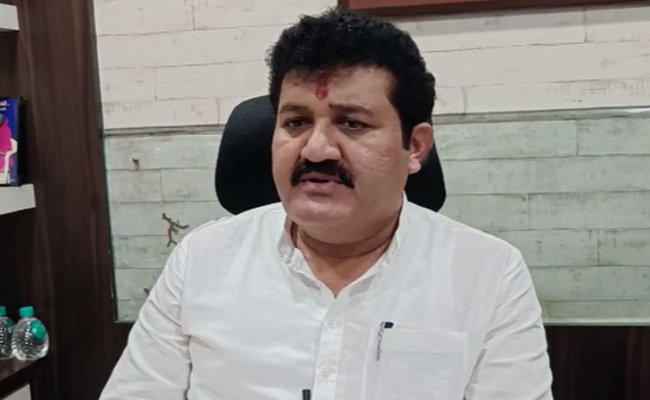 "हम उद्धव ठाकरे के पास जरूर जाएंगे..."- महाराष्ट्र में बगावत के बाद शिंदे गुट के MLA का बड़ा बयान