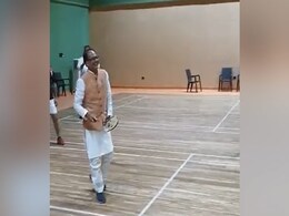 देखें VIDEO: चुनाव प्रचार से फुरसत पाकर बैडमिंटन खेलते हुए नजर आए सीएम शिवराज सिंह चौहान देखें VIDEO: चुनाव प्रचार से फुरसत पाकर बैडमिंटन खेलते हुए नजर आए सीएम शिवराज सिंह चौहान