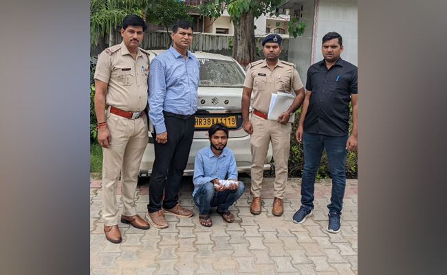 नाबालिग लड़की को भगाकर दुष्कर्म करने का आरोपी वाराणसी से गिरफ्तार