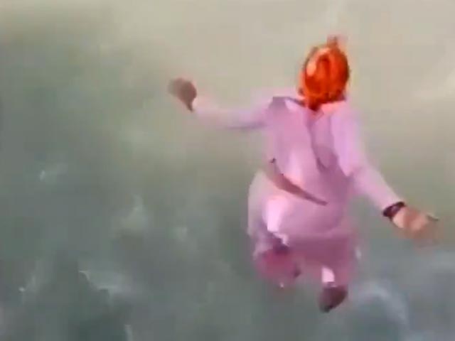 73-Year-Old Woman Dives Into Ganga From 40-Foot Bridge