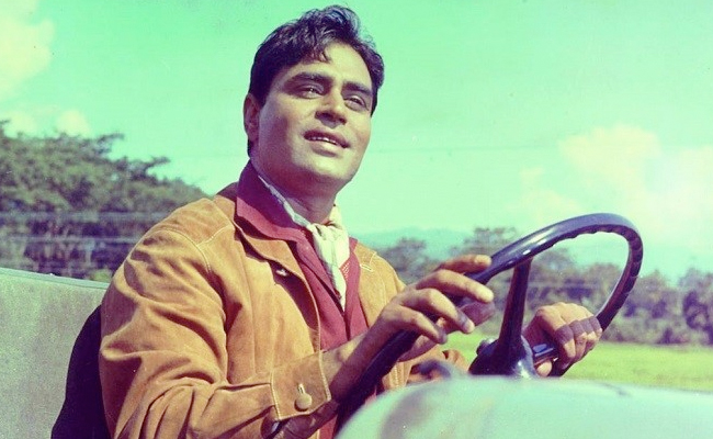 राजेंद्र कुमार की पोती बड़ी होकर दिखती हैं बेहद क्यूट और स्टाइलिश, फोटो देख कर फैंस बोले - शक्ल सूरत में दादा पर गई है   