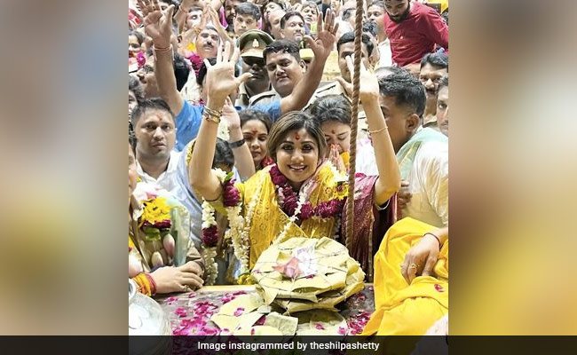 शिल्पा शेट्टी ने वृंदावन पहुंचकर किए बांके बिहारी के दर्शन, अपना ये सपना पूरा होने पर हेमा मालिनी को कहा शुक्रिया