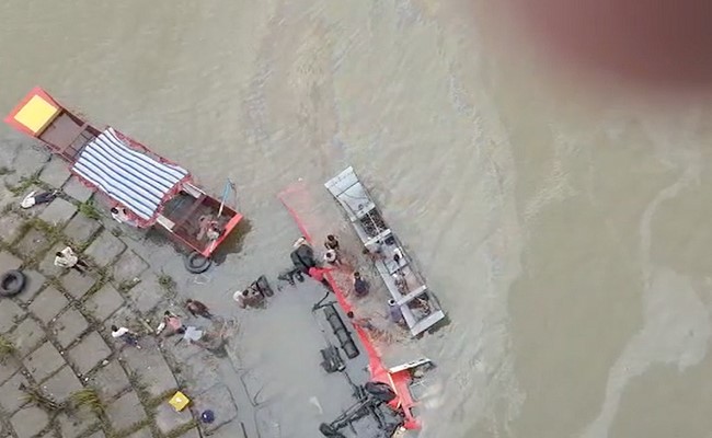 13 Dead As Bus Headed To Pune Falls Into River Narmada In Madhya Pradesh